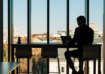 How to Network in a Coworking Space Without Being Cringe (and 5 Mistakes to Avoid)